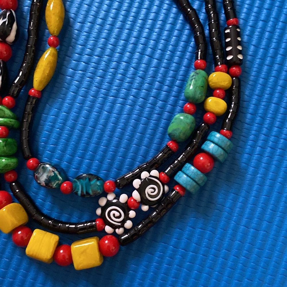 Colorful and black Beaded triple Necklace - Picture 7 of 17